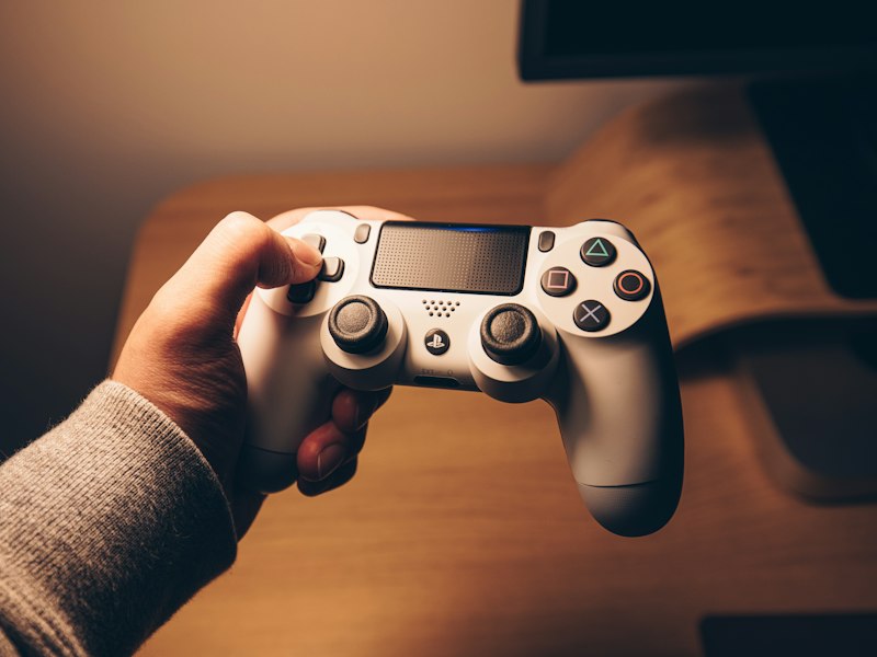 Long-form game review layout